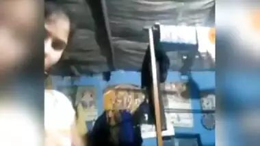 Desi girl showing boob