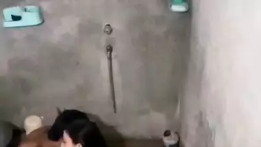 Indian sex MMS of a guy fucking his GF in the bathroom