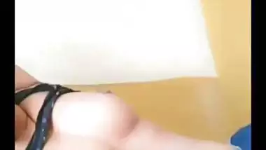 Famous Pakistani bhabhi Labba Khan showing boobs Live