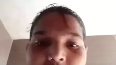 Desi Bhabhi sexy nude bath video