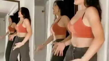 Indian influencer dancing MMS