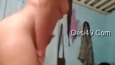 Sexy Bengali Girl MMS Showing Big Ass & Pussy !