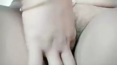 Cute desi girl flaunts pussy