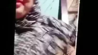 Chubby village aunty shows nude figure on video call