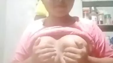 Innocent village Desi XXX girl shows her round boobs on selfie cam