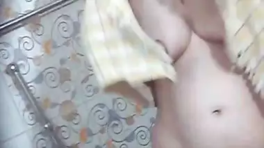 Hairy pussy MILF naked bath recorded by relative