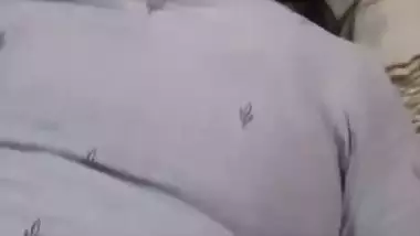 Gigolo bangs a desi Indian MILF in desi sex MMS