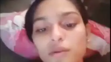 Pretty Desi college girl exposes her tits and shaved cunt on XXX cam