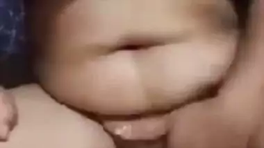Chubby wife fingering pussy with viral video call chat