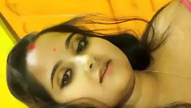 Desi bhabhi shaking dick of husband till cumming