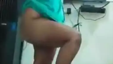Sexy swathinaidu flashing 